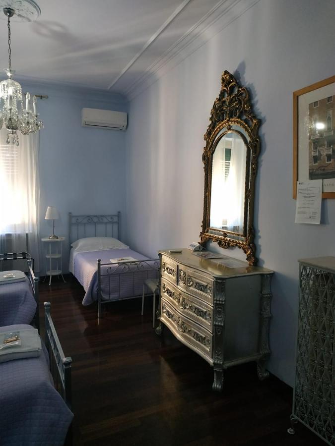 Around The Corner Colosseo B&B Rome Exterior photo