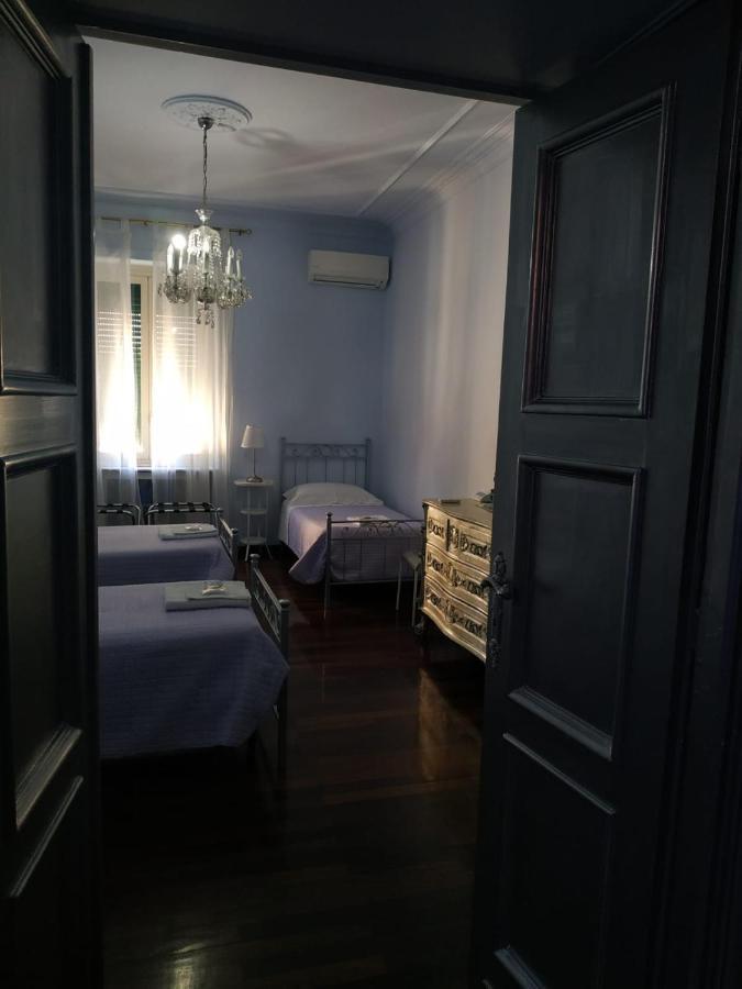 Around The Corner Colosseo B&B Rome Exterior photo