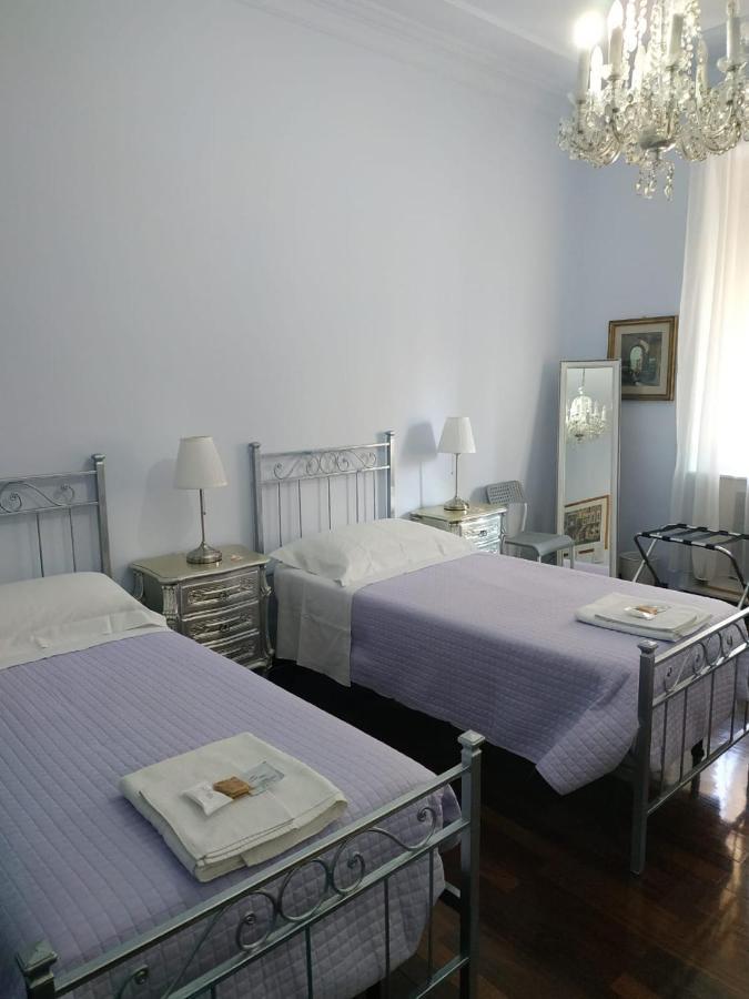 Around The Corner Colosseo B&B Rome Exterior photo