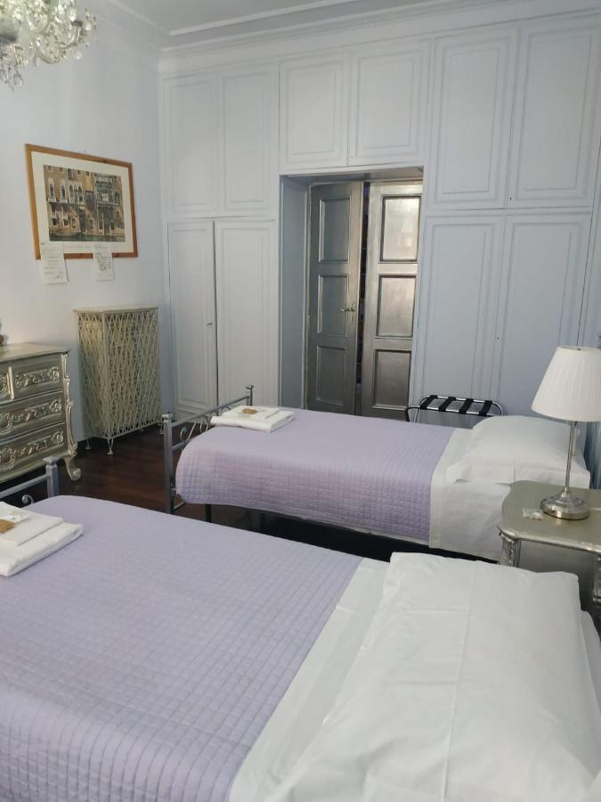 Around The Corner Colosseo B&B Rome Exterior photo